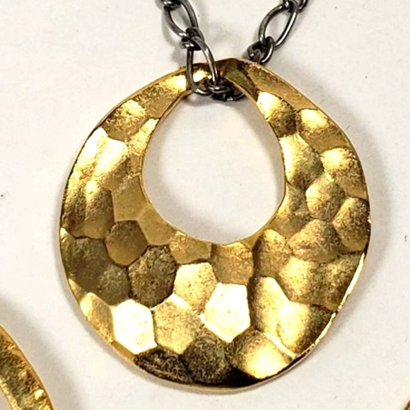 Stunning Dual Tone Multi-layered Hammered Hoops Necklace - Chic Women - 22 long - Picture 4 of 13